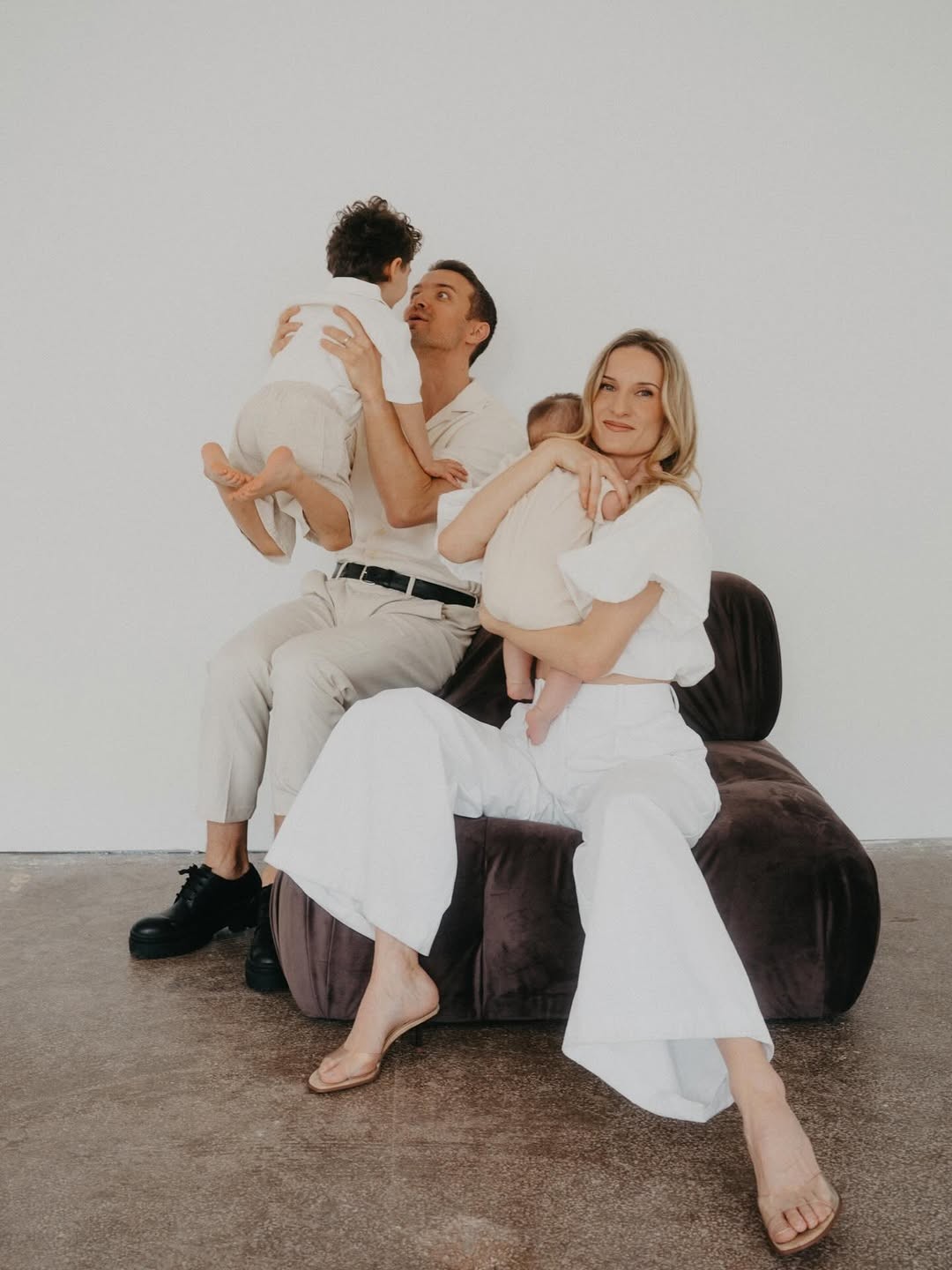 Adela a Viktor Vinczeovci s Maxíkom a Lujzou. 