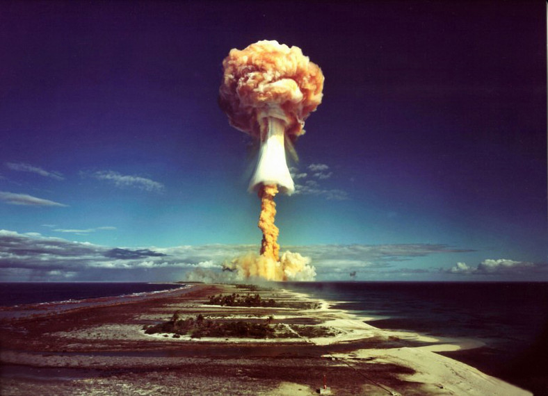 Próba nuklearna na atolu Mururoa w 1971 r.