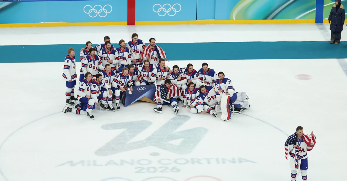 Dyrektor FBI w szatni amerykańskich hokeistów. Służbową podróż wykorzystał do celów rozrywkowych