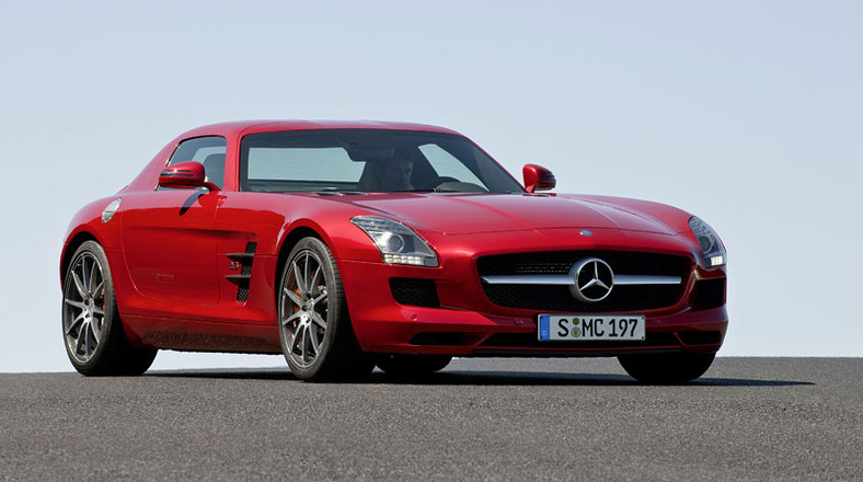 IAA Frankfurt 2009: Mercedes-Benz SLS AMG doda ci skrzydeł (fotogaleria)