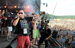 Lubnauer o przywróceniu pociągów na Pol'and'Rock Festival: Morawiecki jak dobry car wchodzi cały na biało