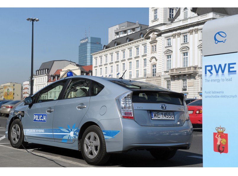 Toyota udostępniła Komendzie Stołecznej Policji unikalny egzemplarz modelu Prius Plug In do patrolowania ulic Starego Miasta.