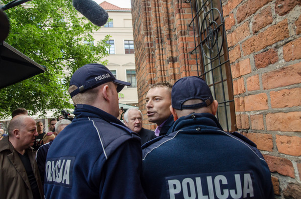 Fundacja Pro: Mężczyzna, który zakłócił spokój w Toruniu pobrał wcześniej ulotki