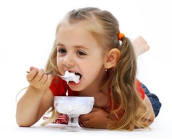 Zdrowe, pyszne, kolorowe: PRZEPISY na lodopodobne desery dla dzieci