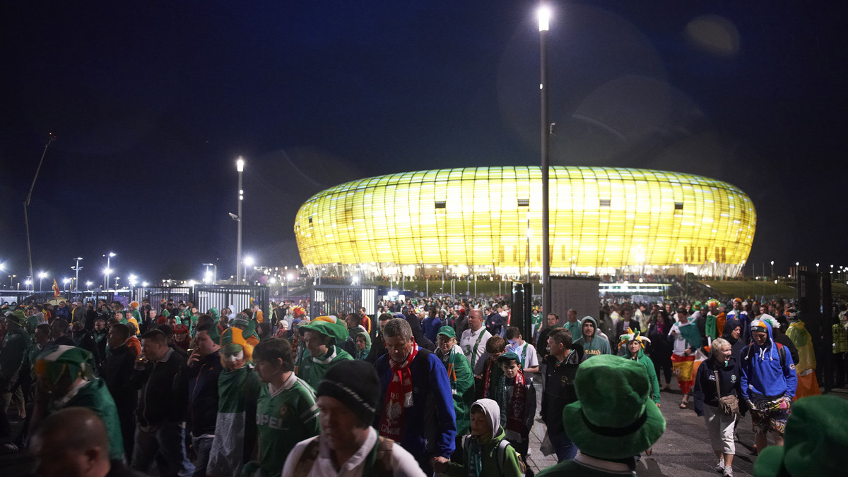 Podczas drugiego dnia meczowego w Gdańsku pogoda nie dopisała. Mimo to irlandzcy i hiszpańscy kibice udowodnili, że są odporni na deszcz i nic nie jest w stanie zakłócić im szampańskiej zabawy. Gdańsk zamienił się w "zieloną wyspę" pełną wesołych Irlandczyków.