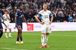 VAR zabrał Milikowi gola w meczu z Paris Saint-Germain