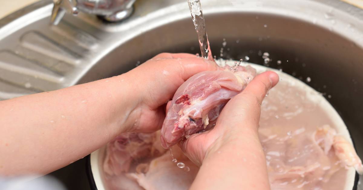 Czy surowe mięso trzeba myć? przez cały czas większość z nas popełnia błąd