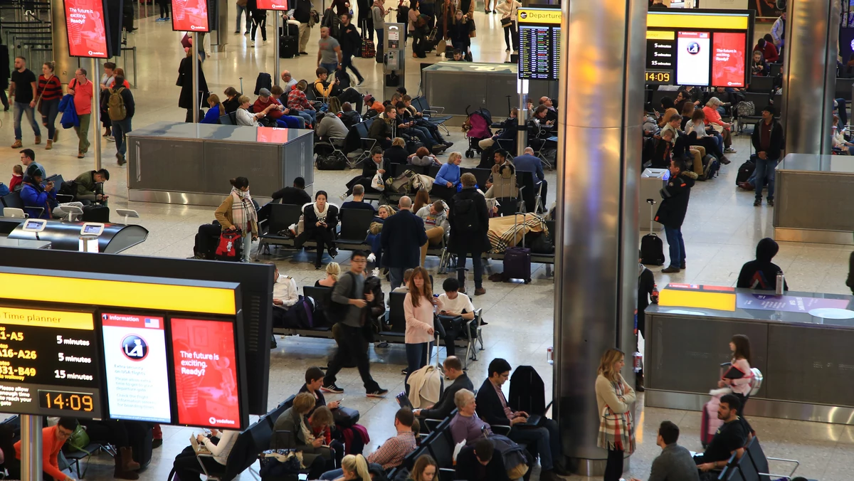 Chaos i odwołane loty w święta na lotniskach w Wielkiej Brytanii