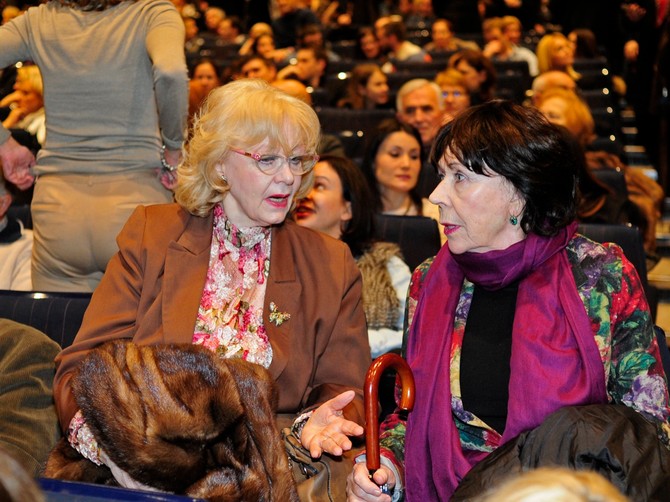 Milena Dravić i Jelisaveta Seka Sabljić na premijeri filma "Smrdljiva bajka" 2015. u Beogradu