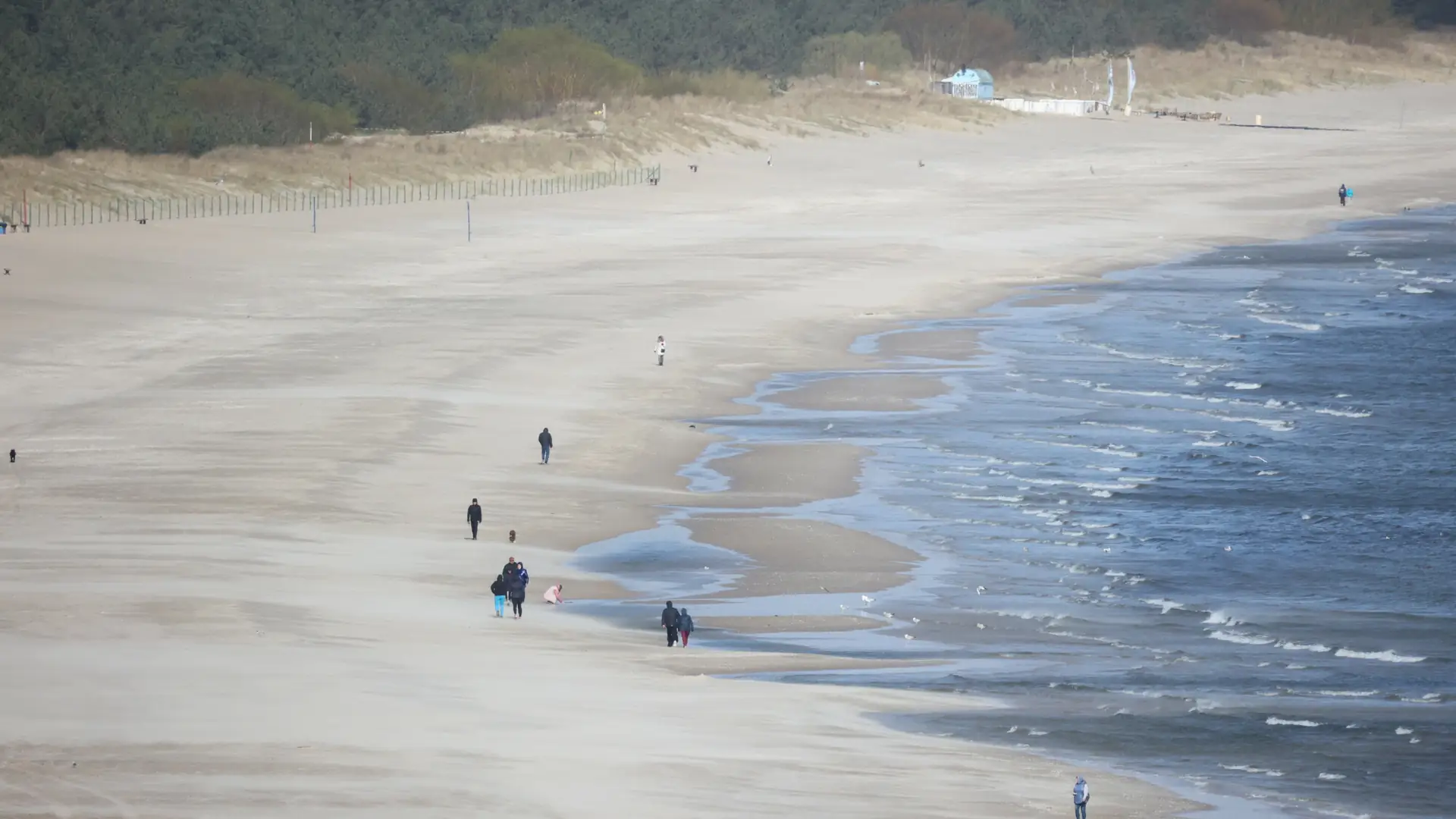 Najpiękniejsze polskie plaże. Zobacz, gdzie jechać w tym roku