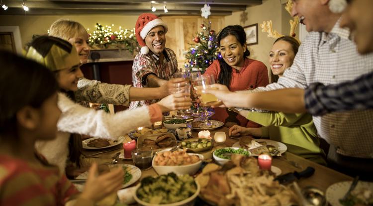 Nehéz ellenállni a finomabbnál finomabb ételeknek karácsonykor Fotó: Getty Images