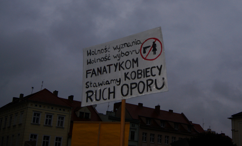 Czarny protest w Bydgoszczy: około 1000 manifestantów na rynku
