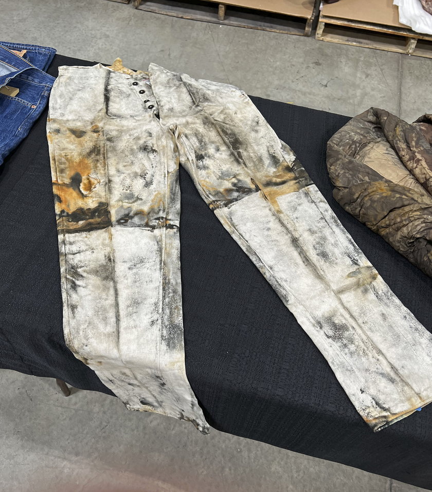 Znaleźli stare spodnie. Sprzedano je za pół miliona złotych!