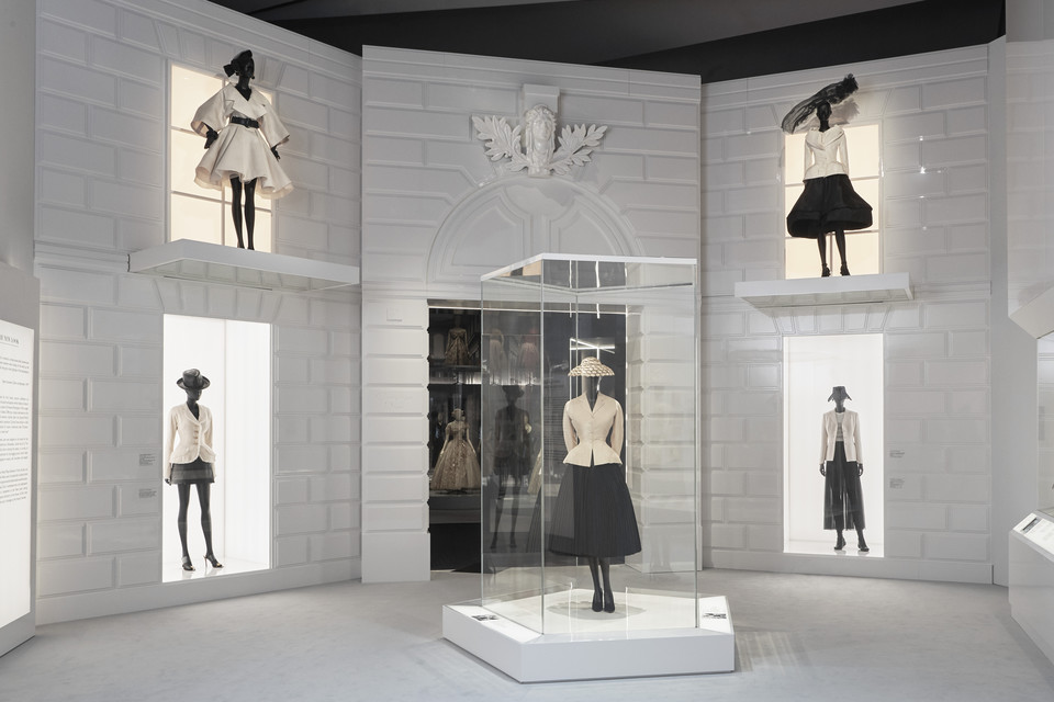 Retrospektywna wystawa "Christian Dior: Designer of Dreams" w Victoria & Albert Museum