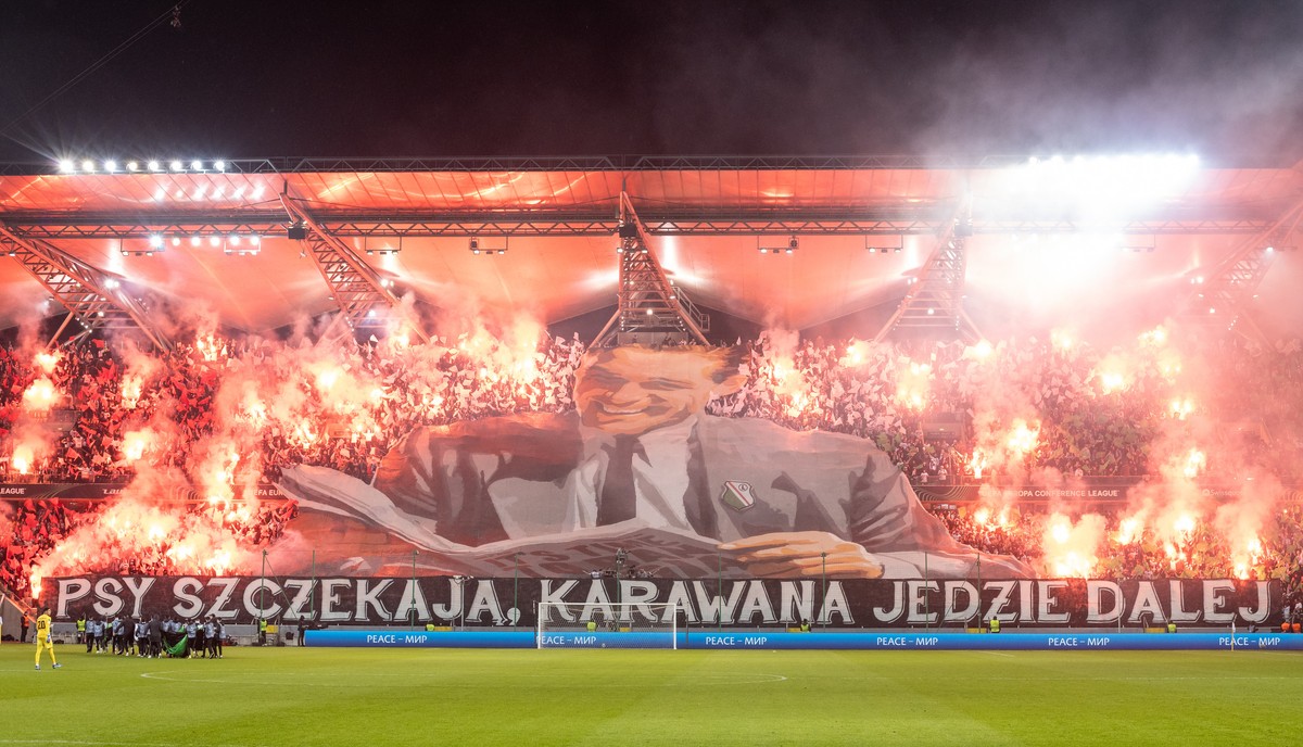 Legia Warszawa kolejny raz została ukarana przez UEFA za zachowanie swoich kibiców w trakcie meczu z AZ Alkmaar