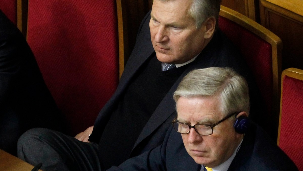 Specjalni wysłannicy Parlamentu Europejskiego na Ukrainę Aleksander Kwaśniewski i Pat Cox wyrazili dzisiaj nadzieję, że umowa stowarzyszeniowa Ukrainy z Unią Europejską może jednak zostać podpisana na szczycie Partnerstwa Wschodniego w Wilnie.