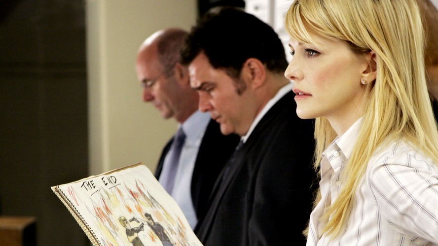 <strong>„Dowody zbrodni” („Cold Case”)</strong>
<br><br>
Kryminalny tasiemiec, który zakończył swoje życie na siódmym sezonie. Serial pokazuje pracę wydziału zabójstw filadelfijskiej policji, która powołała do życia specjalną jednostkę zajmującą się śledztwami w sprawie niewyjaśnionych morderstw.
<br><br>
Agnieszka Holland wyreżyserowała cztery odcinki serialu: 11. 