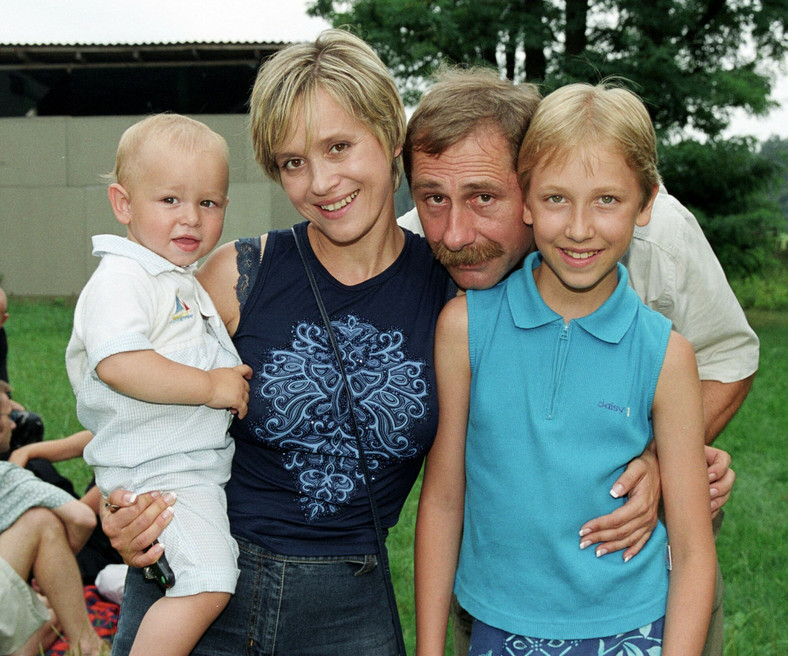 Andrzej Strzelecki z żoną Joanną i dziećmi (2002 r.)