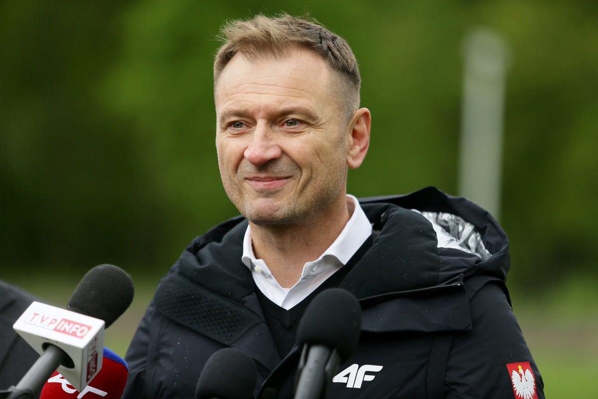 Minister sportu i turystyki Sławomir Nitras podczas konferencji prasowej w Mysłowicach, Konferencja dotyczyła programu Aktywna Szkoła