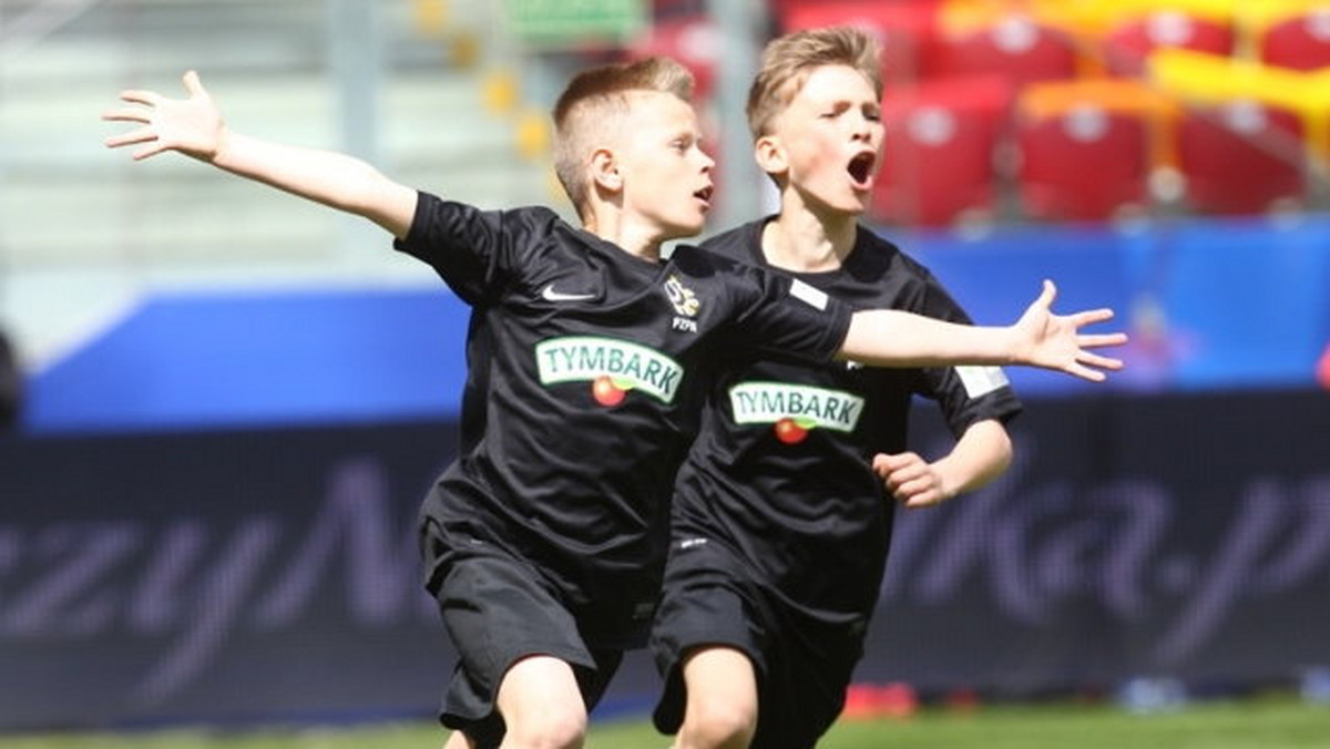 Do XVI edycji turnieju "Z podwórka na stadion o Puchar Tymbarku" zgłoszonych zostało ponad 320 tys. dzieci z całej Polski. Z początkiem października ruszają rozgrywki, a dziewczęta i chłopcy ze wszystkich województw zaczynają rywalizację o finał na Stadionie Narodowym.