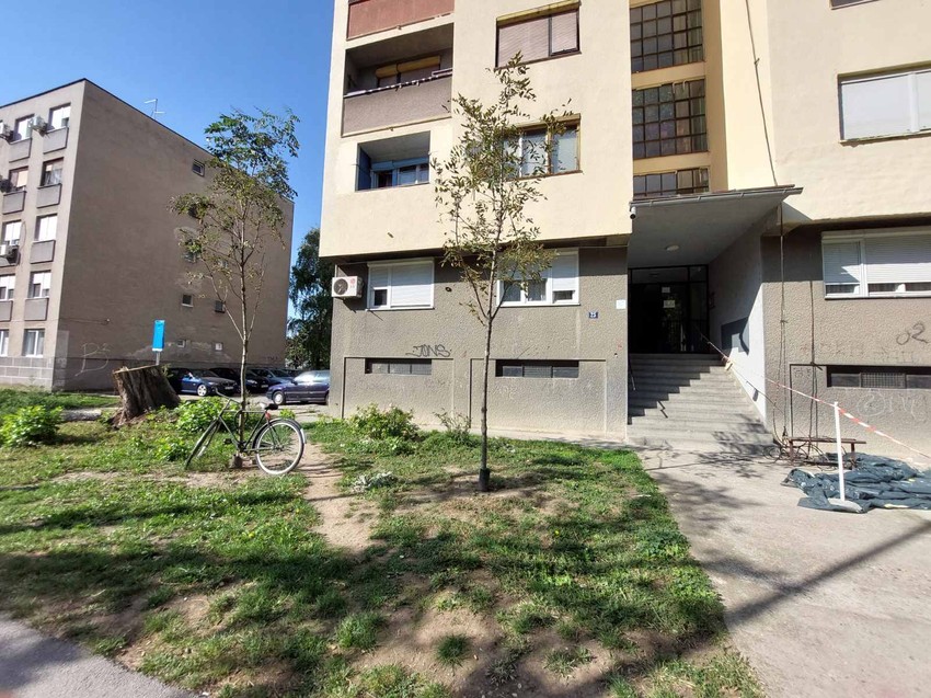 Zgrada preko puta gde su pobegli napadači