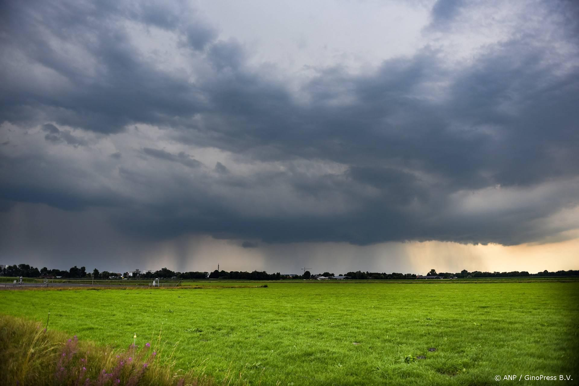 Code geel uitgebreid naar oosten - KNMI waarschuwt voor onweer