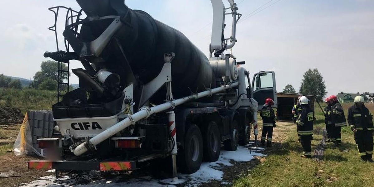 Wypadek w Teodorówce. Zginął kierowca betoniarki