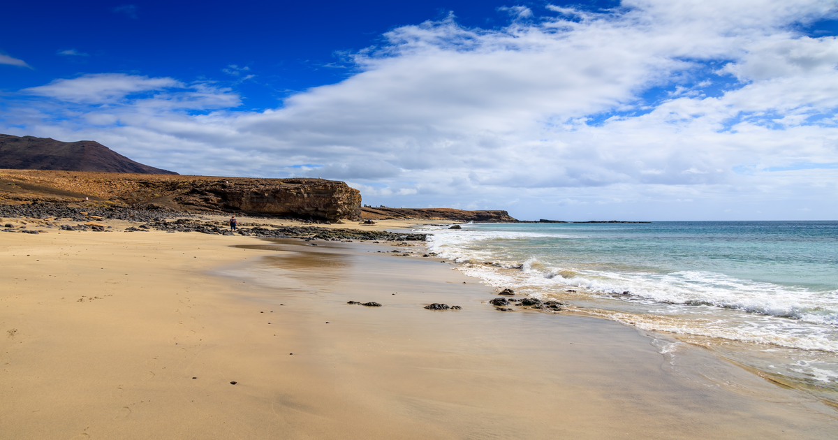 3 doden op Tenerife door enorme golven - Nederlandse vrouw (79) overleden