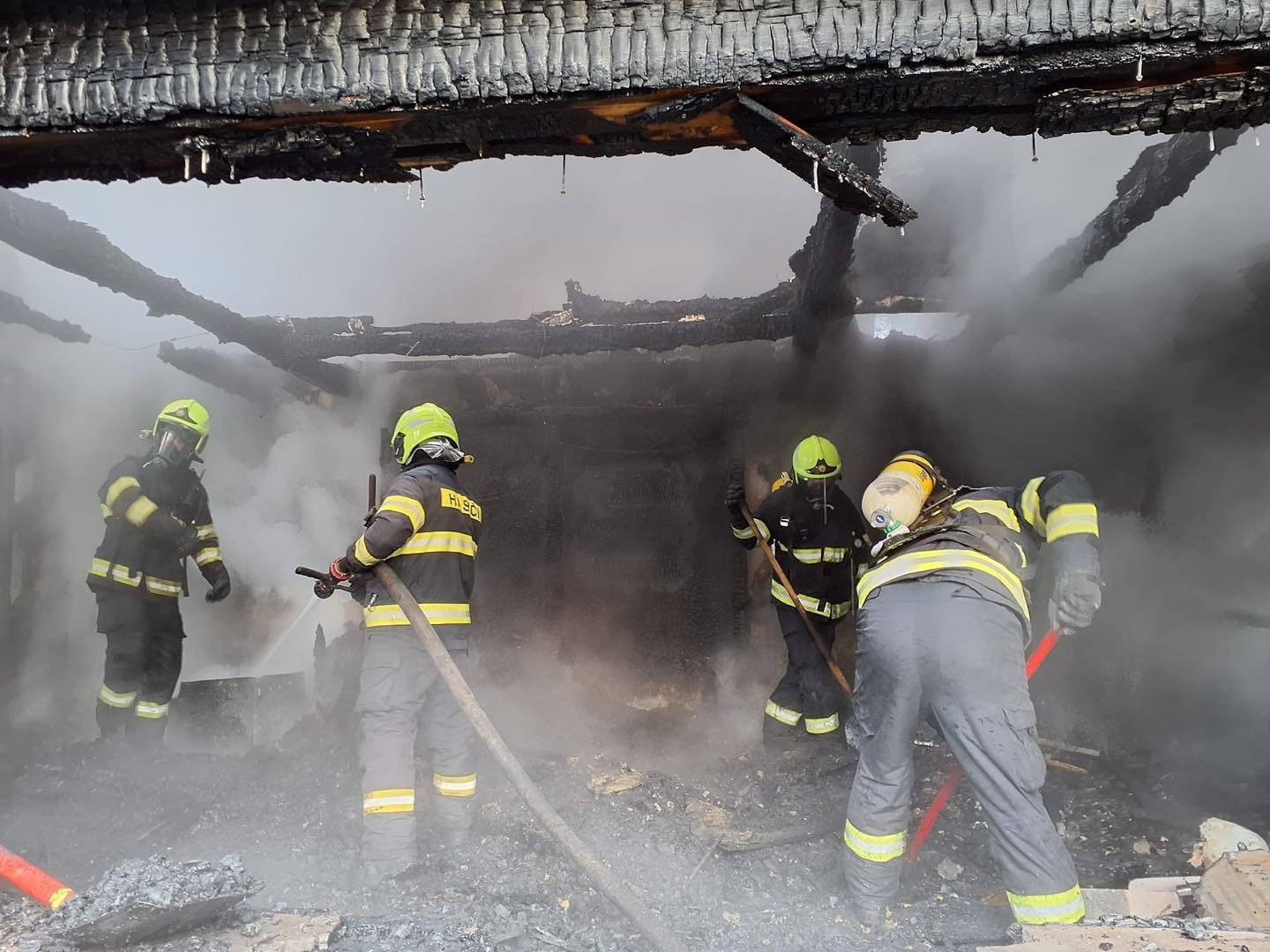 Požiar chaty obce Čremošné, okres Turčianske Teplice.