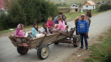 Stereotypy, strach i niewiedza, czyli dlaczego Polacy nie lubią Romów [WYWIAD]