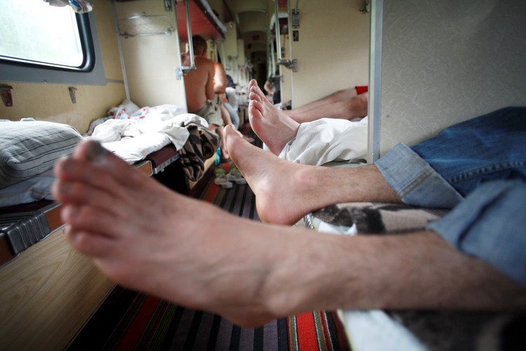 Niektóre klasy wagonów nie mają najwygodniejszych miejsc sypialnych. Czasem będą wystawać nogi