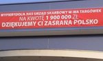 FIAT o napisie "ZASR...A POLSKO" na salonie firmowym