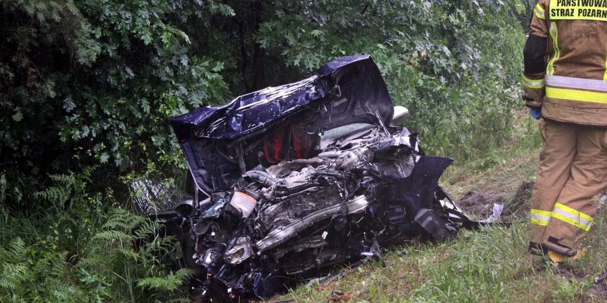 Tragedia pod Stalową Wolą. Wypadek, w którym zginęło małżeństwo, spowodował pijany kierowca. To po nim premier obiecał zmiany w przepisach. 