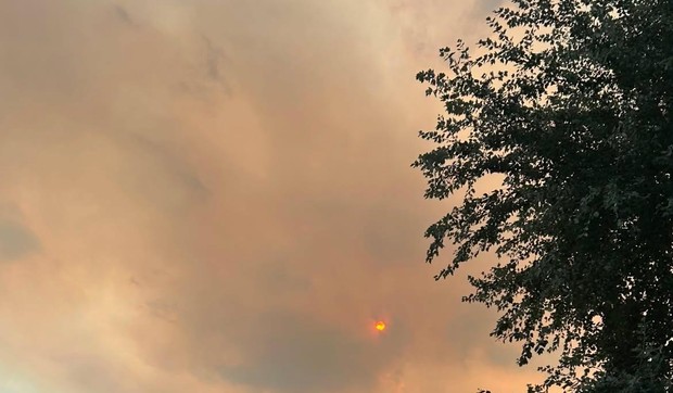 Dim od požara u Deliblatskoj peščari vidljiv je čak i na Srebrnom jezeru