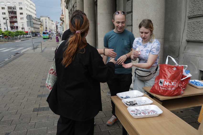 Humanitarni bazar studenata u blokadi ispred Filološkog fakulteta