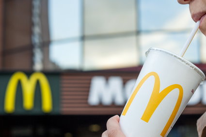 McDonald's w jednym kraju zamieni plastikowe słomki na papierowe