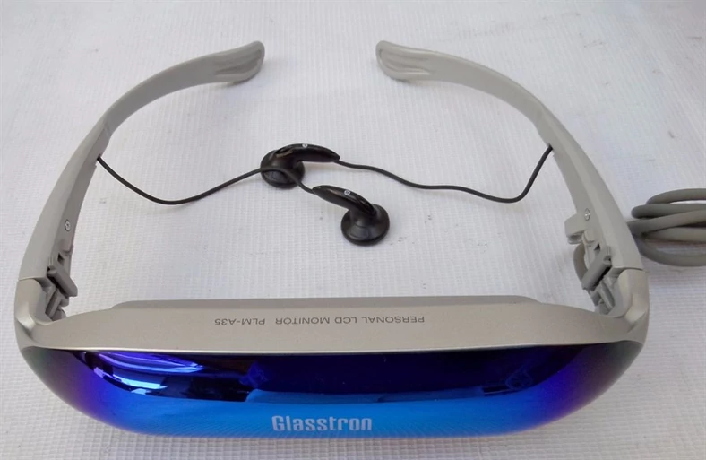 Glasstron od Sony wyglądał bardziej futurystycznie do współczesnych gogli VR
