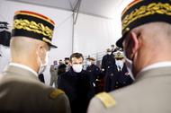 Prezydent Francji Emmanuel Macron składa życzenia noworoczne żołnierzom i oficerom w Breście