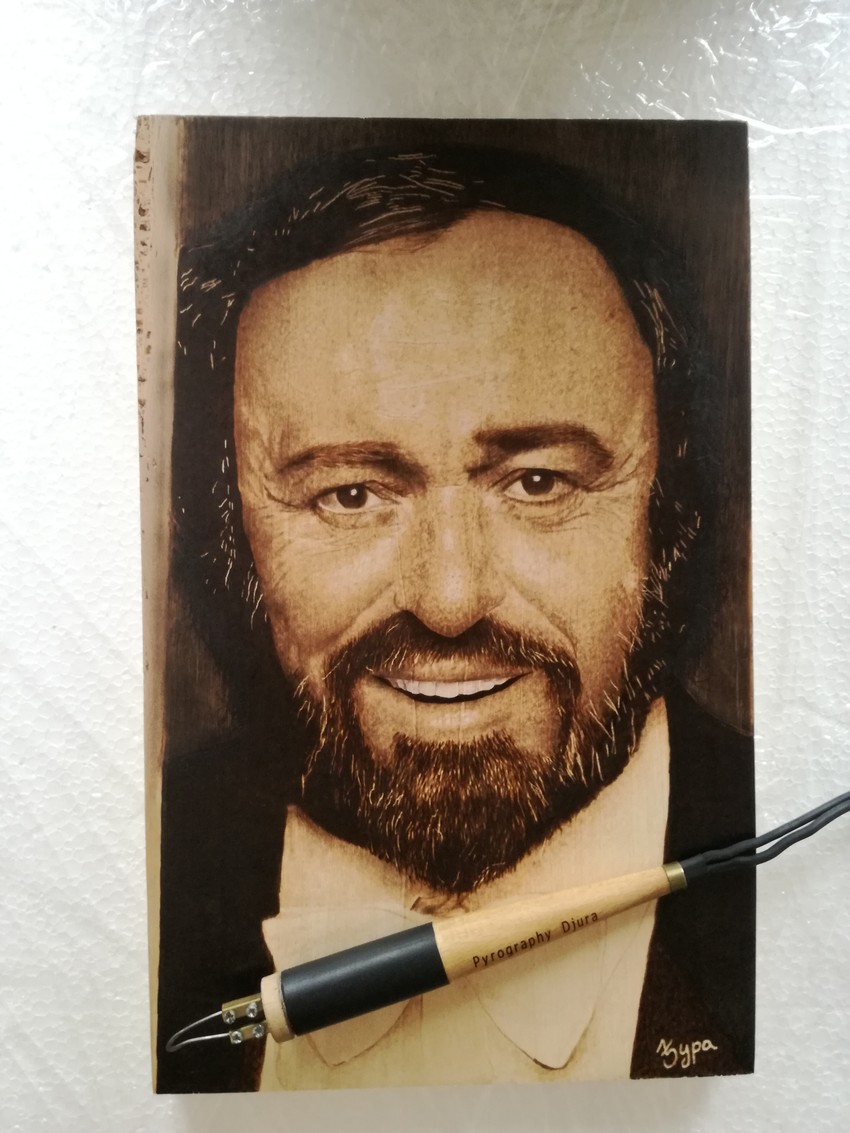 Gro radova naslika za kupce iz inostranstva: Pavaroti iz pirografa Ivana Đurića