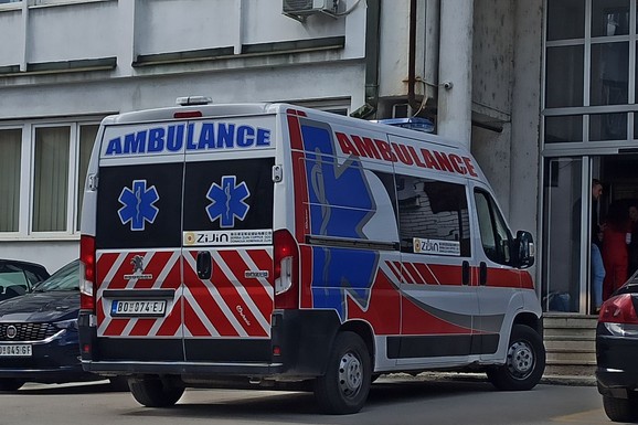 UDES KOD ZEMUN PARKA! Povređena trudnica, odmah prevezena u bolnicu