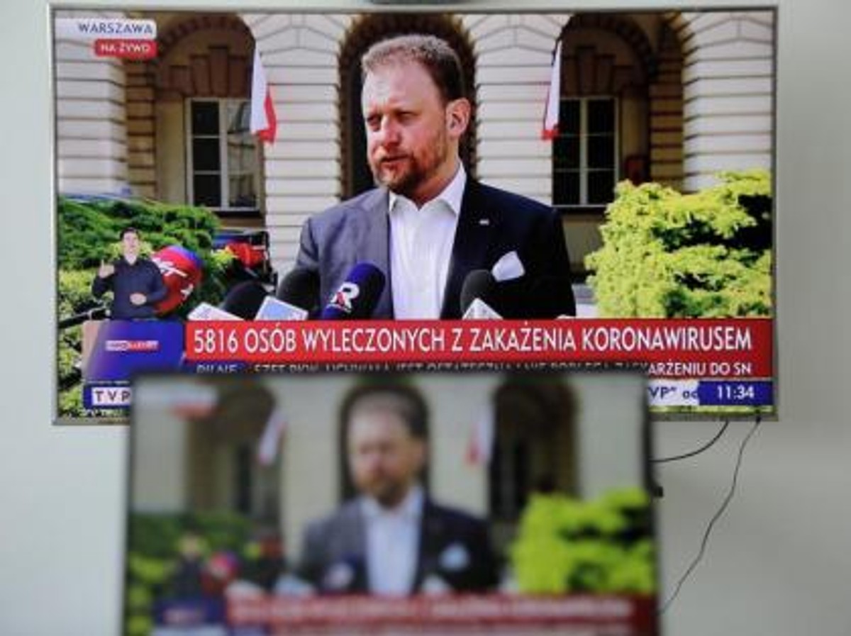 Szumowski: Maseczki kupilibyśmy nawet od diabła [WYWIAD]
