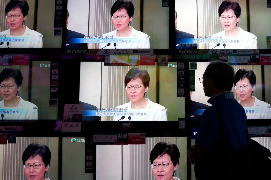 Carrie Lam, szefowa hongkońskich władz, ogłasza wycofanie kontrowersyjnej ustawy o ekstradycji. Hongkong, 5 września 2019 r.