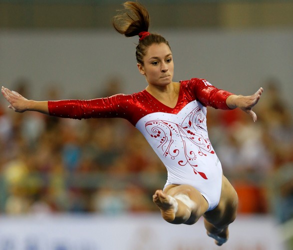 Piękne dziewczyny i ich niesamowite ewolucje