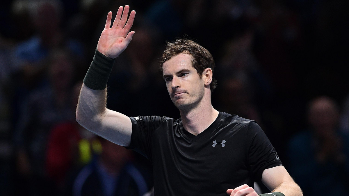 Ostatni weekend obecnego sezonu zadecyduje o tym, który z tenisistów zakończy rok na pierwszym miejscu w rankingu ATP. W piątek Andy Murray pokonał 6:4, 6:2 Stana Wawrinkę i, podobnie jak Novak Djoković, zapewnił sobie awans do półfinału Finałów ATP World Tour.