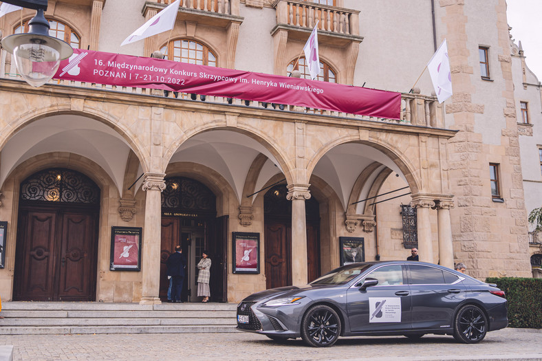 Jurorzy, uczestnicy i goście VIP korzystali podczas Konkursu z samochodów marki Lexus