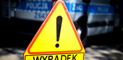 Próbował uciec przed policją. Jazdę zakończył na słupie