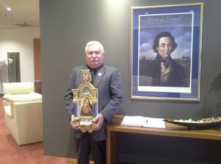 Lech Wałęsa uratował obraz Matki Boskiej z toalety