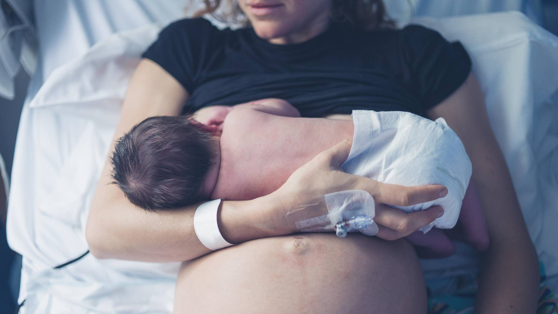 Iskustva naših mama koje u porodilištima tretiraju kao stoku