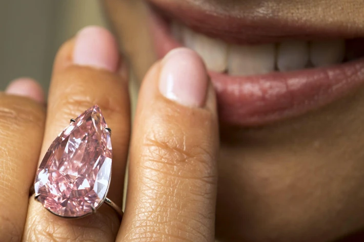 'The Unique Pink' diamond auction 