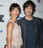 26394_david-schwimmer-zoe-200-d00020210d3ca9572c133